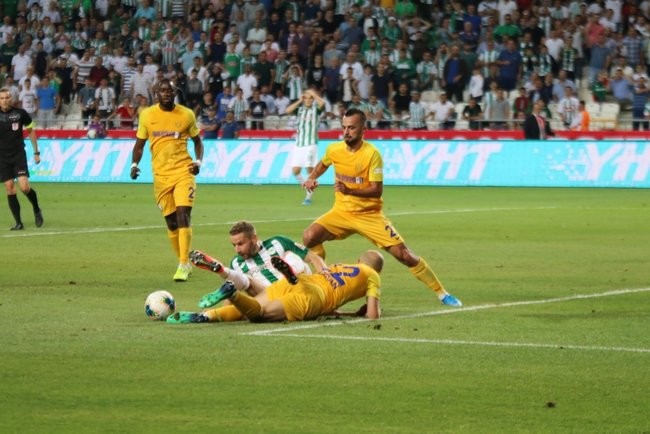 Konyaspor beraberliklere kaldığı yerden devam