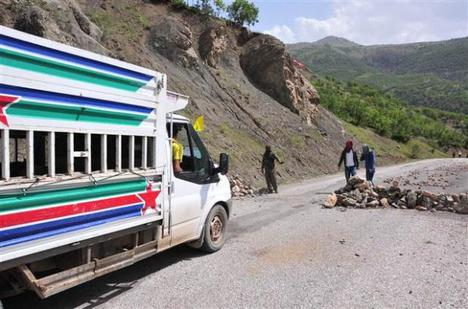 PKK'lılar kimlik kontrolüne başladı