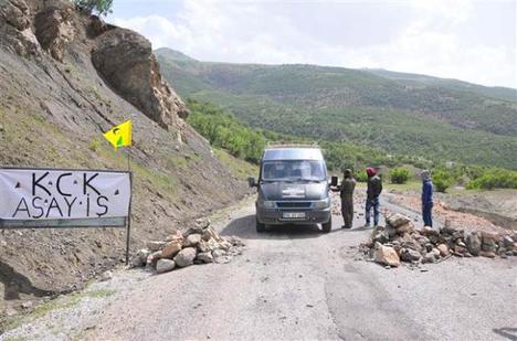 PKK'lılar kimlik kontrolüne başladı